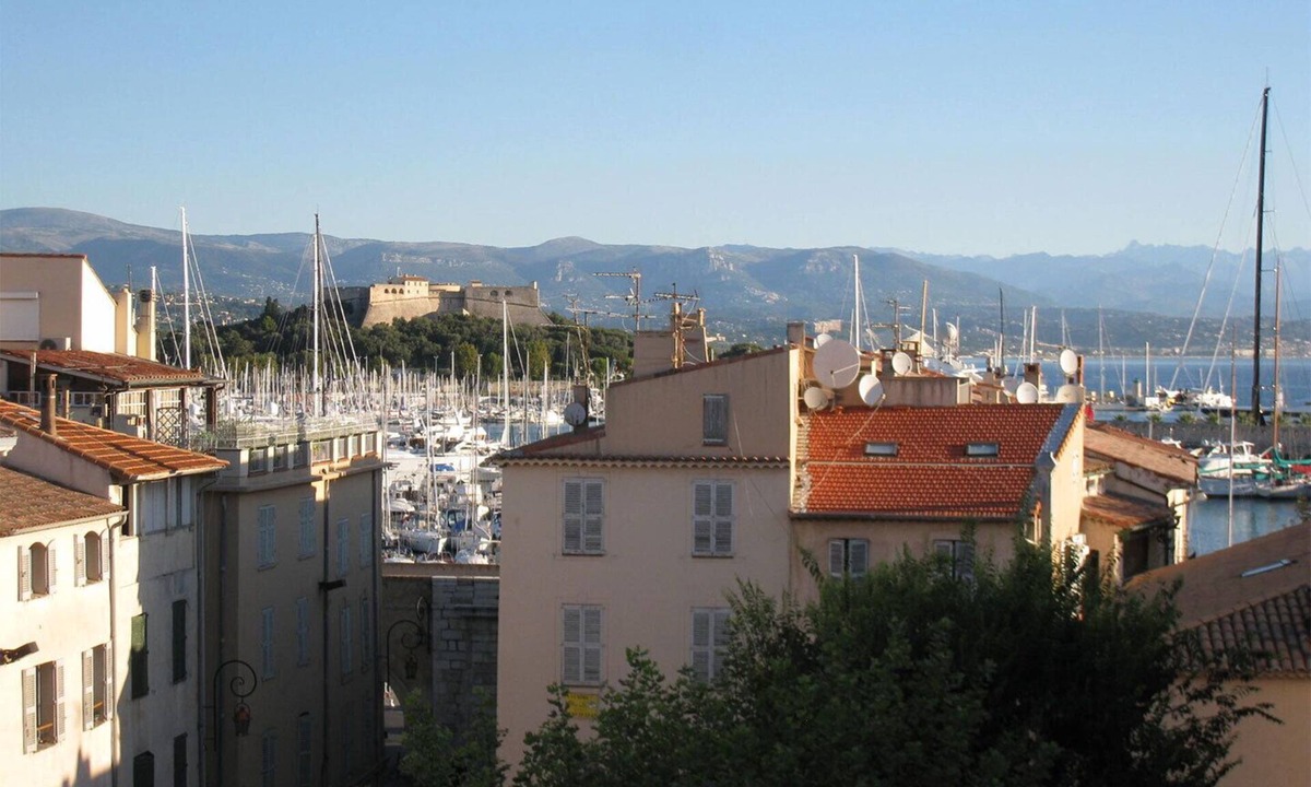 Antibes City Centre Apartment | 01. Bright and airy apartment with balcony & terrace in Old Town Antibes