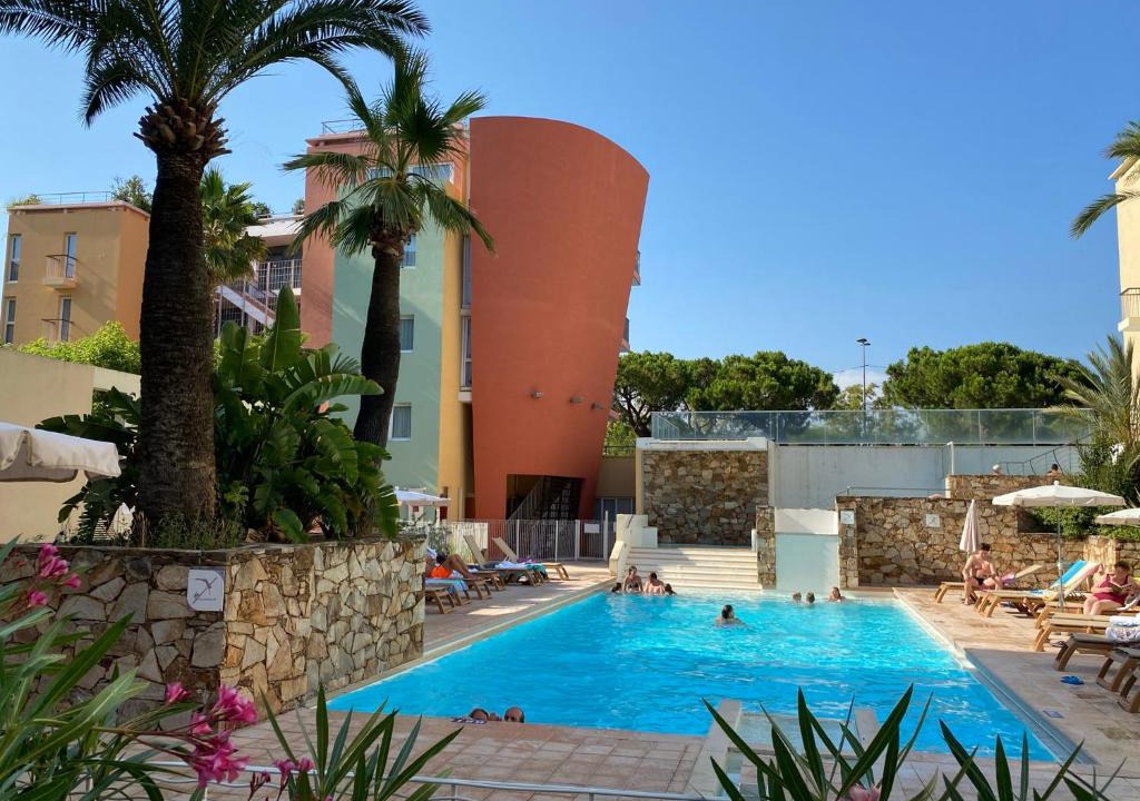Antibes City Centre Apartment | 06L - Port Prestige - 4 pers - pool - private parking