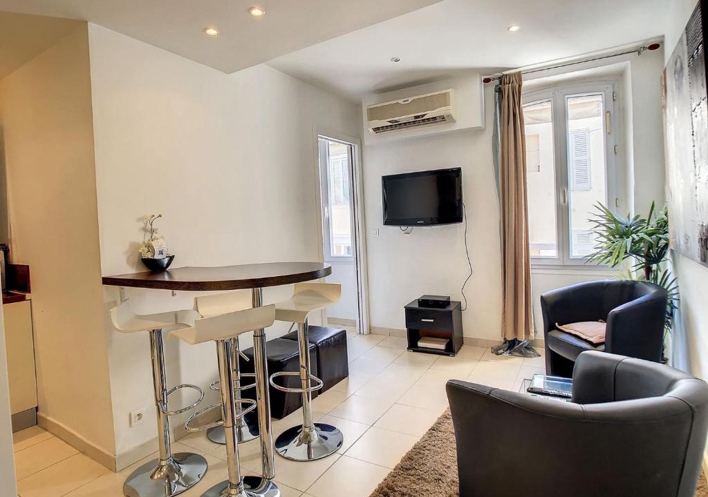 Cannes City Centre Apartment | 1 Bedroom Notre Dame 2 mins from the Croisette and the Palais 225