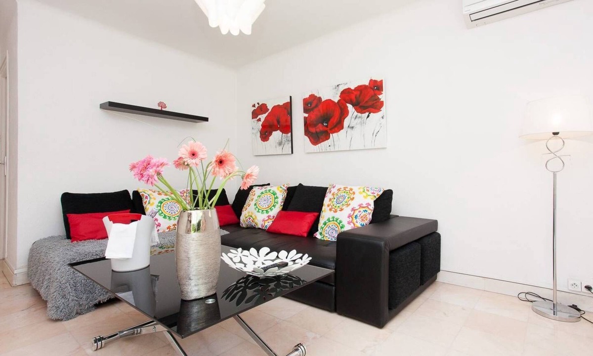 Cannes City Centre Apartment | 1 bedroom on La Croisette!