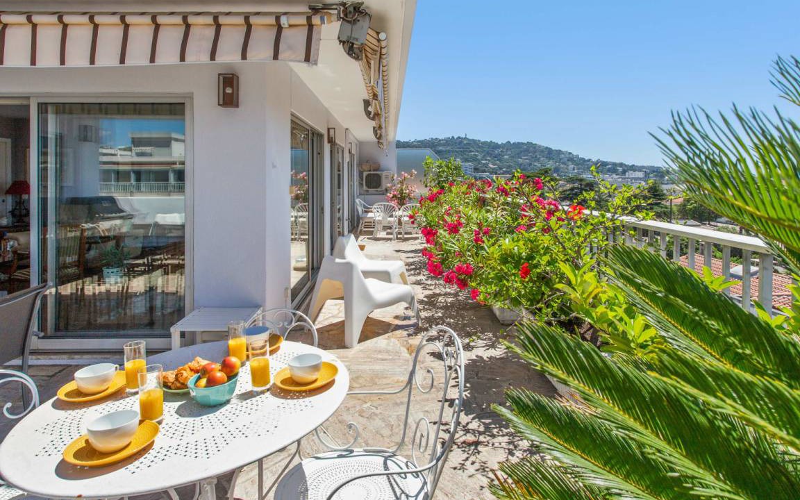 Carnot Apartment | 100 m² Apartment ∙ 3 bedrooms ∙ 6 guests
