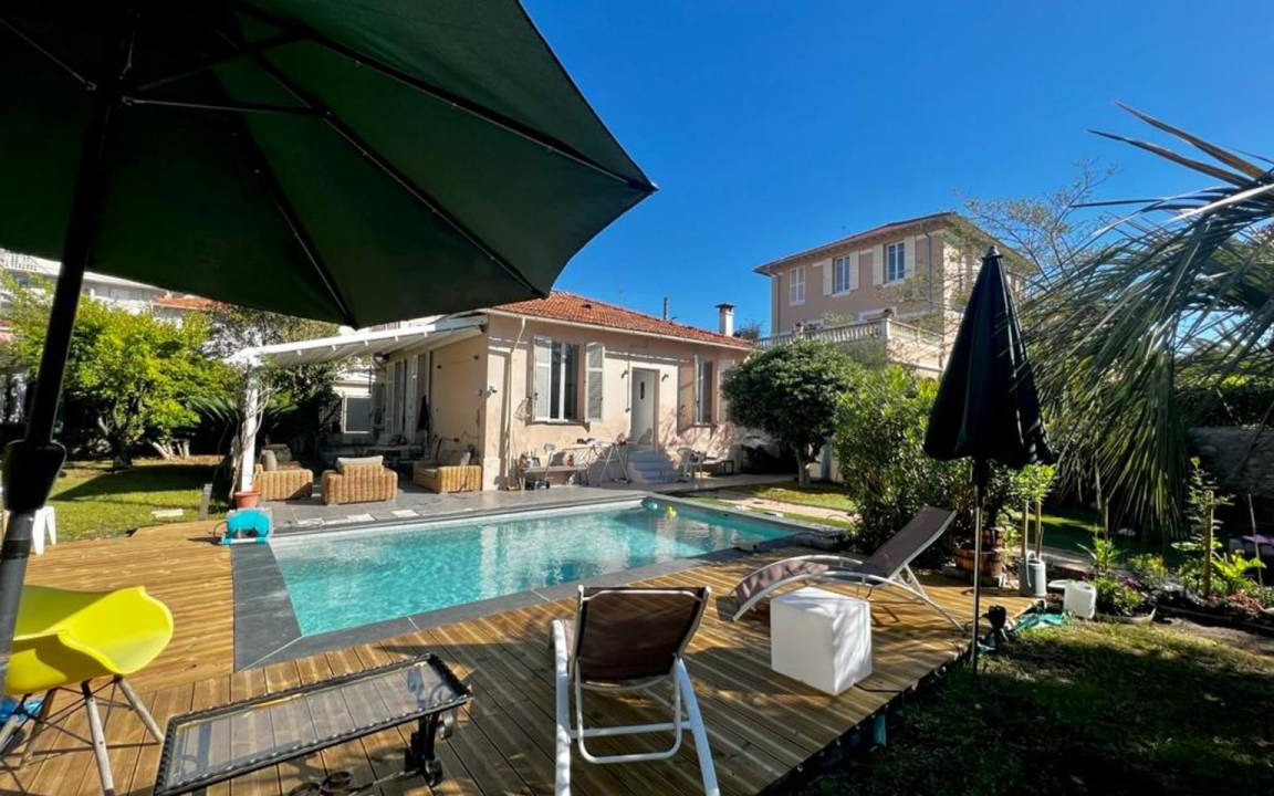 Antibes City Centre House | 120 m² House ∙ 3 bedrooms ∙ 7 guests