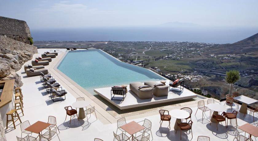 Pyrgos Hotel | 128 m² Hotel ∙ 3 bedrooms ∙ 127 guests