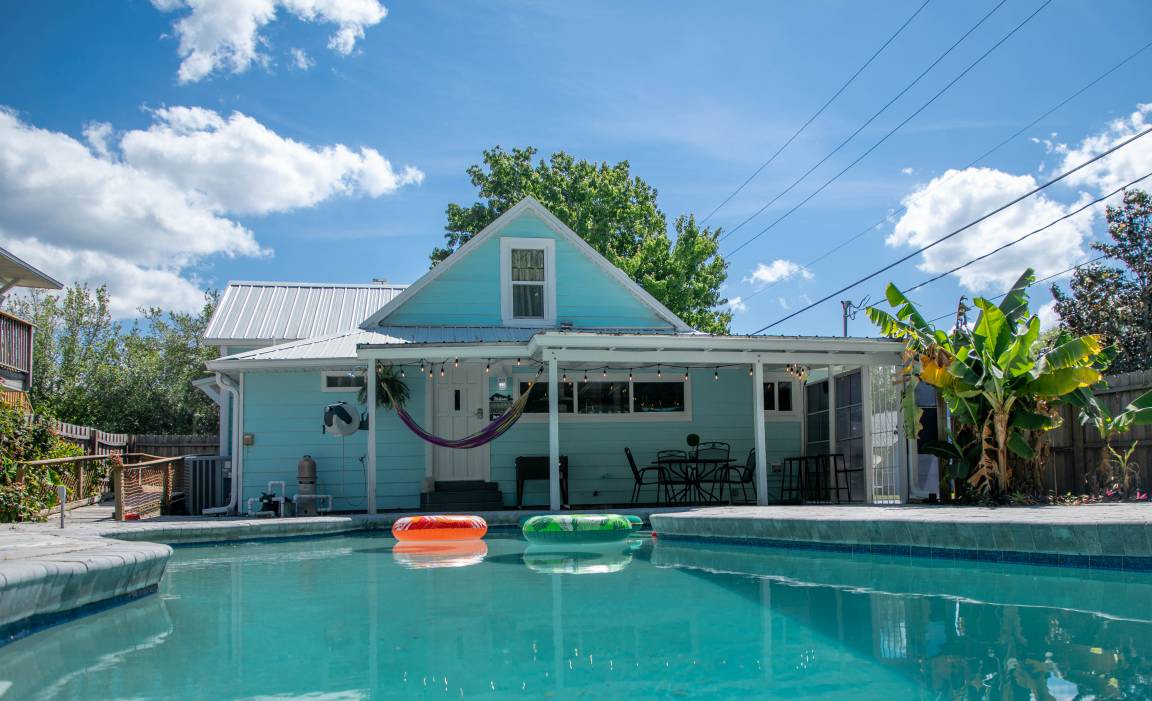 Saint Cloud House | 131 m² House ∙ 3 bedrooms ∙ 9 guests