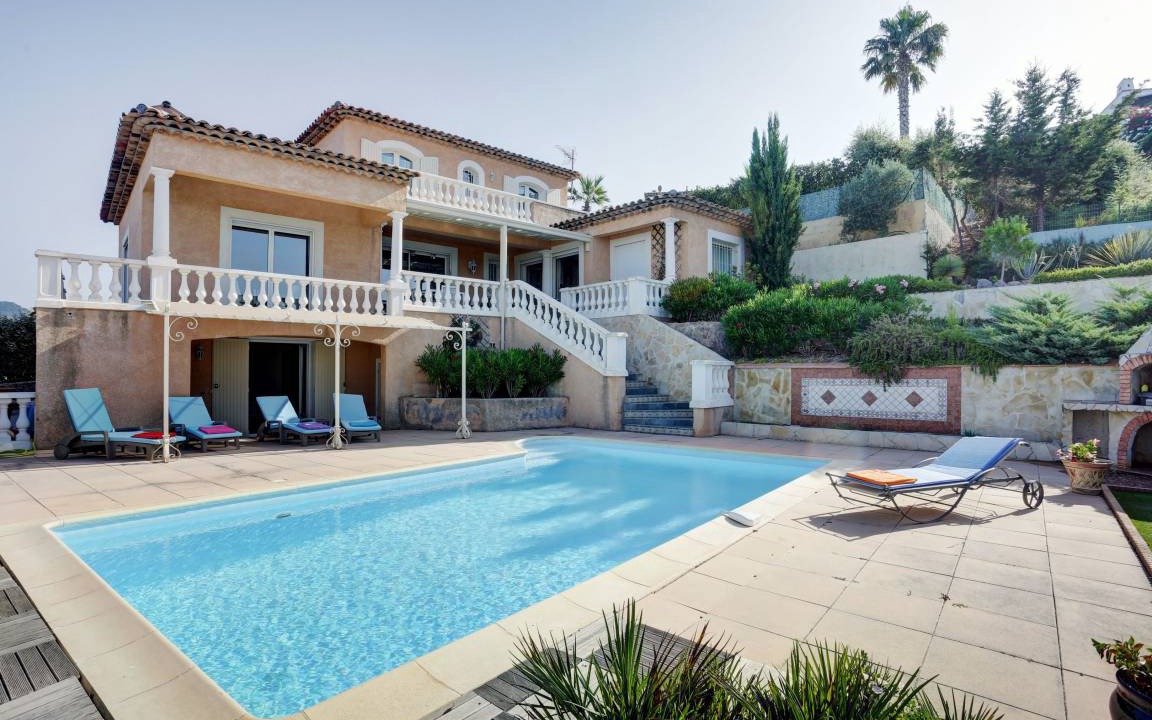 Frejus Villa | 160 m² Villa ∙ 3 bedrooms ∙ 9 guests