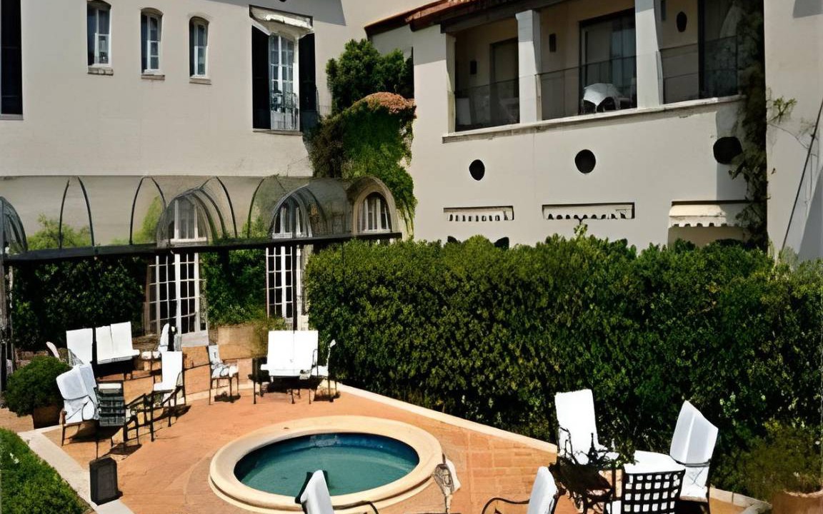 Vence Hotel | 180 m² Hotel ∙ 5 guests