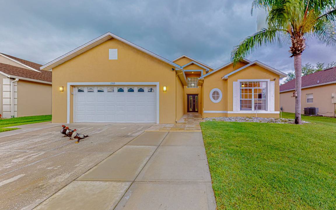 Crescent Lakes House | 188 m² House ∙ 4 bedrooms ∙ 10 guests