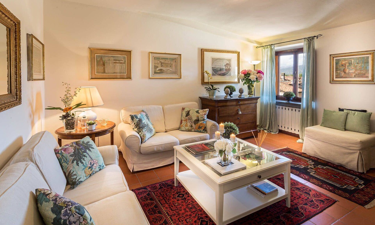 Lucca Historical Center Apartment | 2 Bedrooms Spacious Apartment with Elevator in Lucca