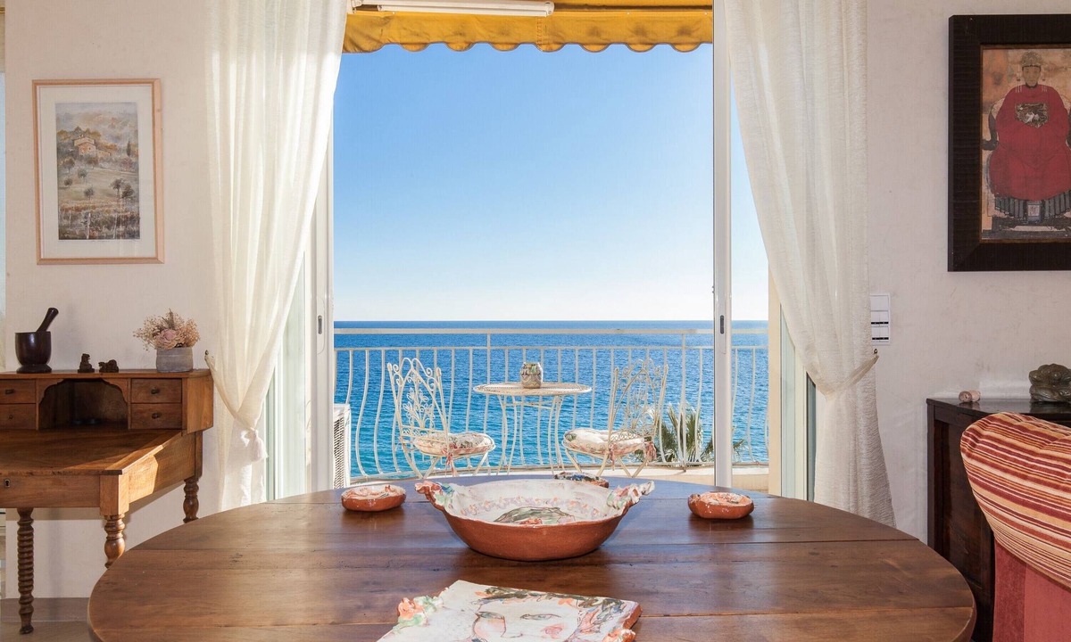 Cannes City Centre Apartment | 2-Br. apartment by the beaches – Magical sea view