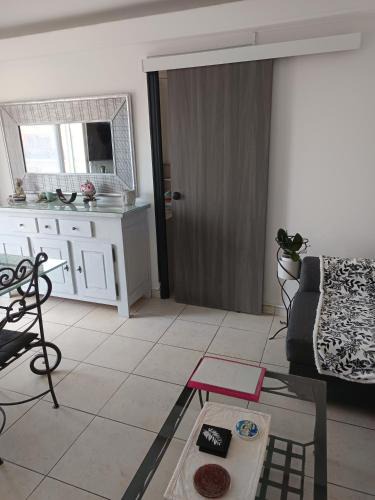 La Californie Apartment | 2 pieces proche aéroport