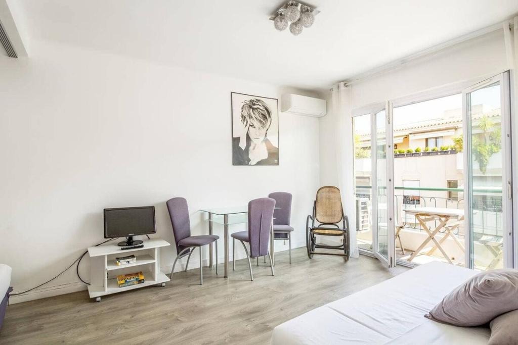 Cannes City Centre Apartment | 2 PIECES RECEMMENT RENOVE CENTRE DE CANNES 'BANANE' 2MN DES PLAGES DE LA CROISETTE ll A1B115