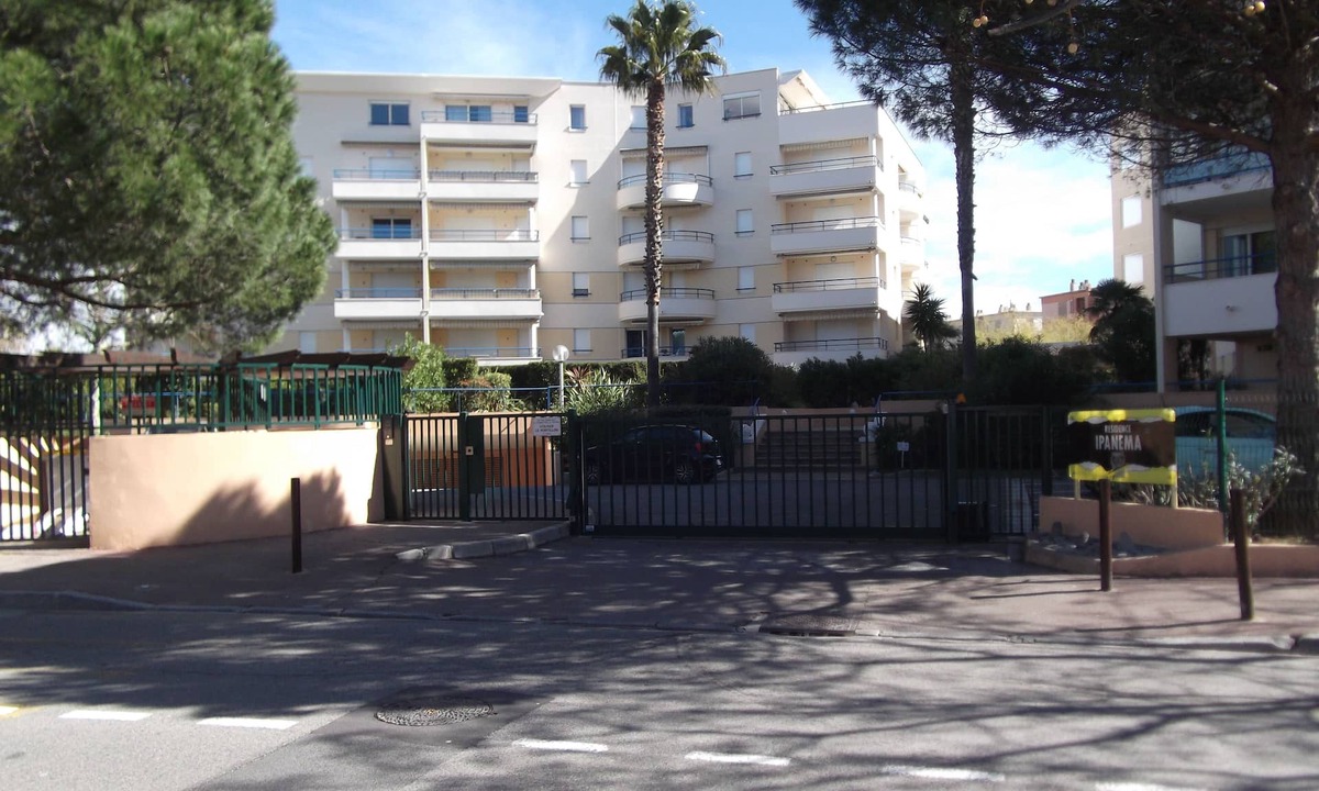 Frejus Plage Apartment | 2 room rental with swimming pool, private parking. 10 minutes walk from the beach