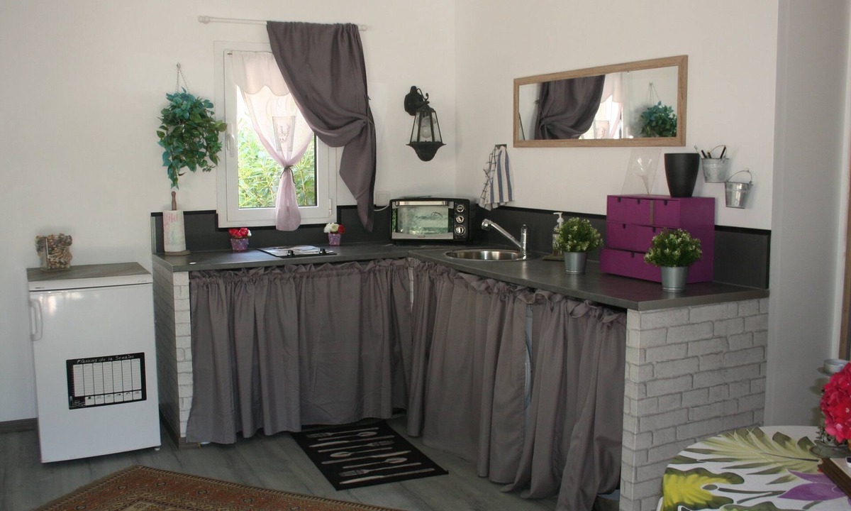 Saint-Jeannet Apartment | 2 rooms with patio - terrace in beautiful property