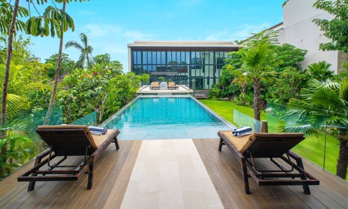Berawa Villa | 20% Off! Brand New Villa Seminyak Bali, 360° 15m Infinity Pool, Sauna