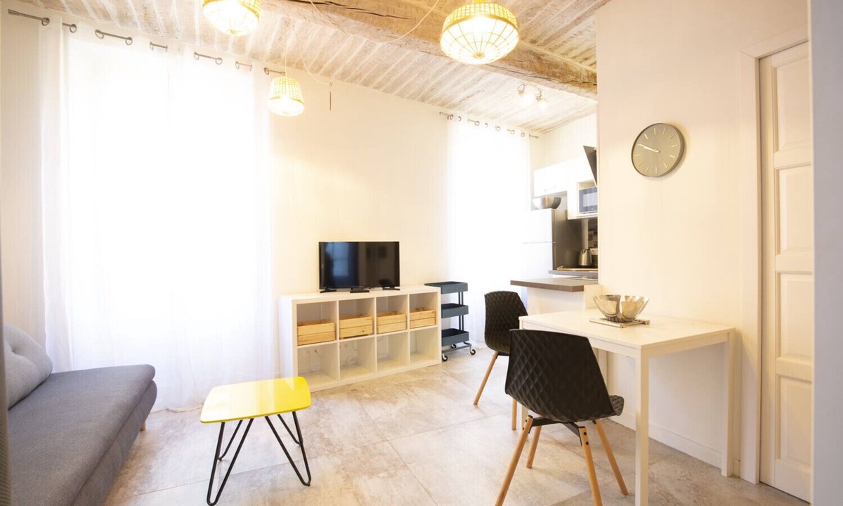 Antibes Old Town Apartment | 201 Villa Emy dans le Safranier