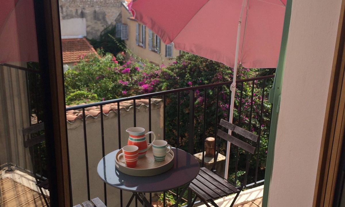 Antibes Old Town Apartment | 20m2 fully renovated Studio with Private Balcony, rates are All Inclusive.
