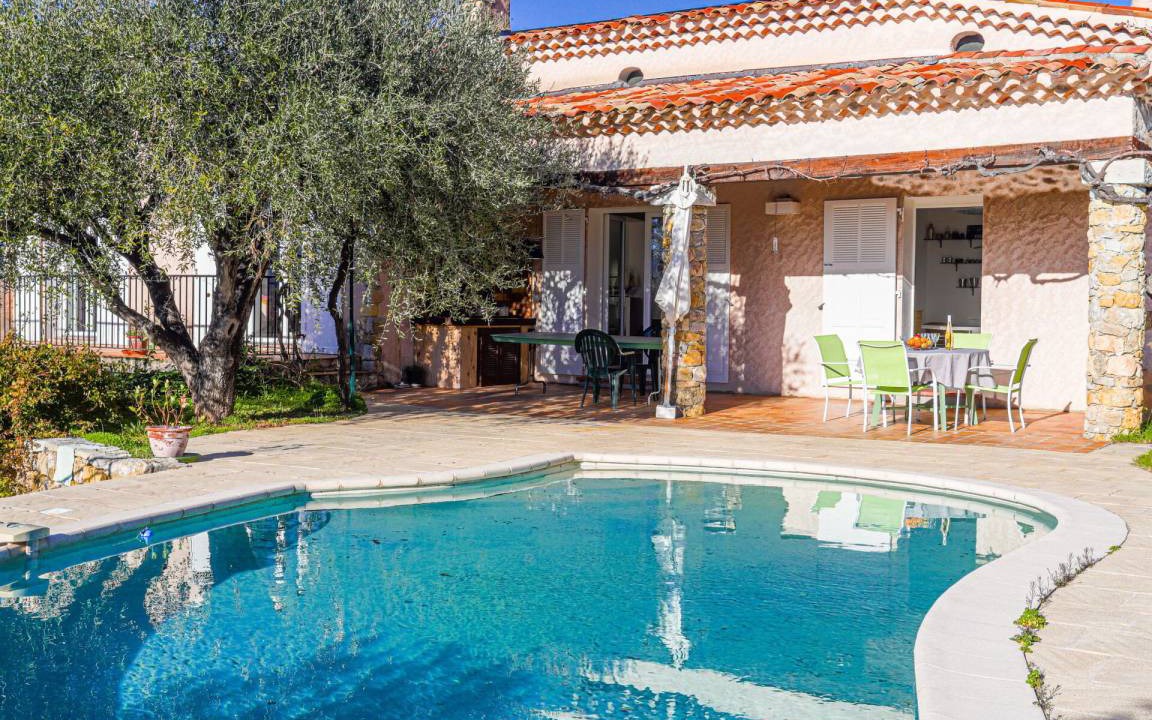 Saint-Roman Villa | 220 m² Villa ∙ 3 bedrooms ∙ 6 guests
