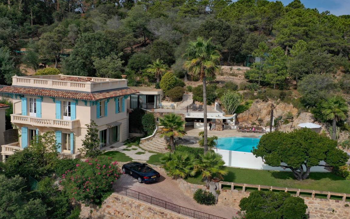 Theoule-Superieur Villa | 220 m² Villa ∙ 5 bedrooms ∙ 11 guests