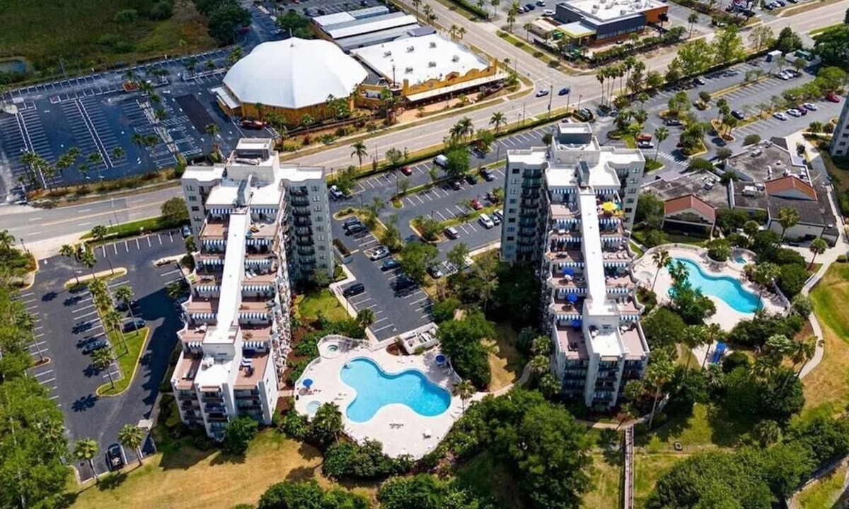Florida Center Apartment | 2301 Enclave Skyline condo Near Universal