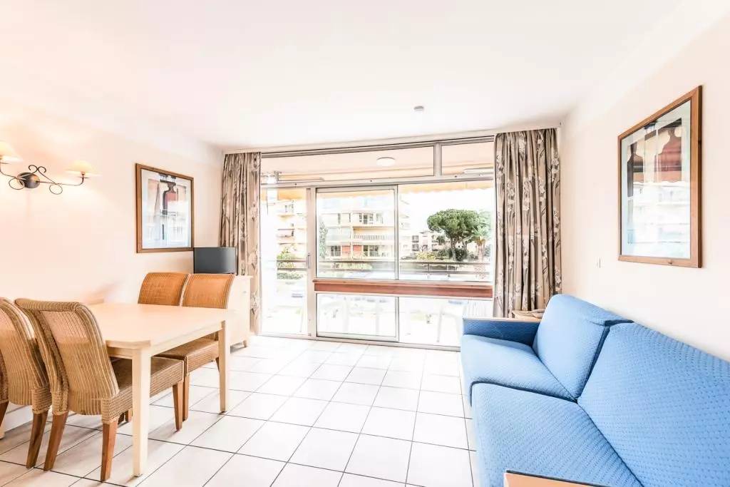 Saint-Laurent-du-Var Apartment | 25 m² Studio flat ∙ 1 bedroom ∙ 4 guests