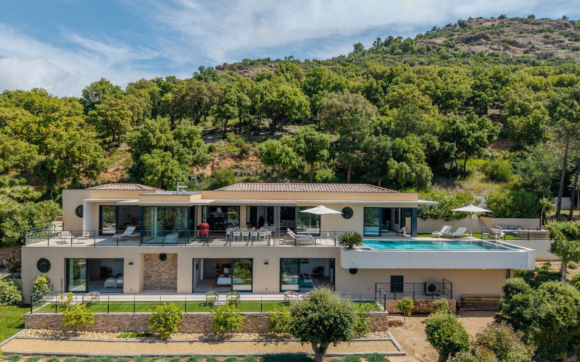 Sainte-Maxime - Saint-Tropez Villa | 250 m² Villa ∙ 5 bedrooms ∙ 10 guests