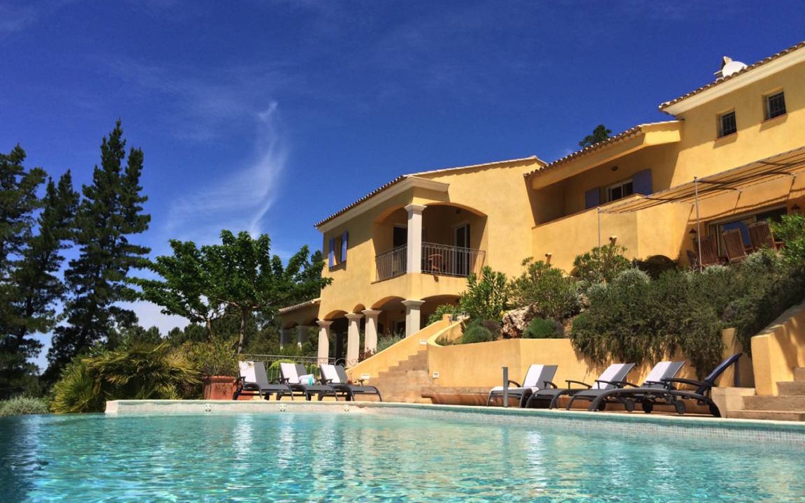 Le Muy Villa | 250 m² Villa ∙ 6 bedrooms ∙ 12 guests