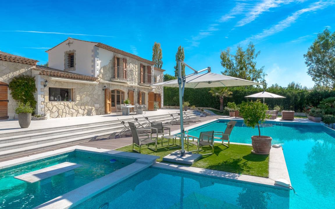 Chateauneuf-Grasse Villa | 250 m² Villa ∙ 7 bedrooms ∙ 10 guests