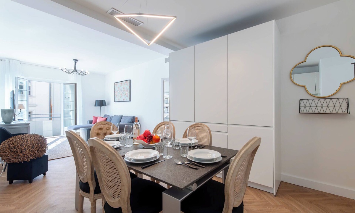 Cannes City Centre Apartment | 3-Br. apartment in the “Golden Square”