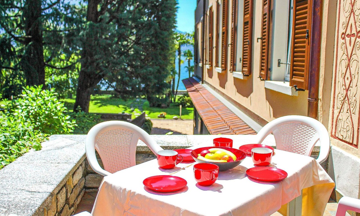 Domaso Apartment | 3-room apartment with pool, terrace, sunbathing area and lake access