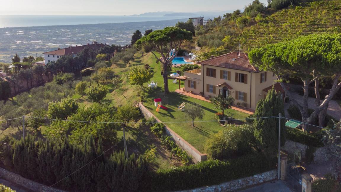 Corsanico Villa | 300 m² Villa ∙ 4 bedrooms ∙ 8 guests