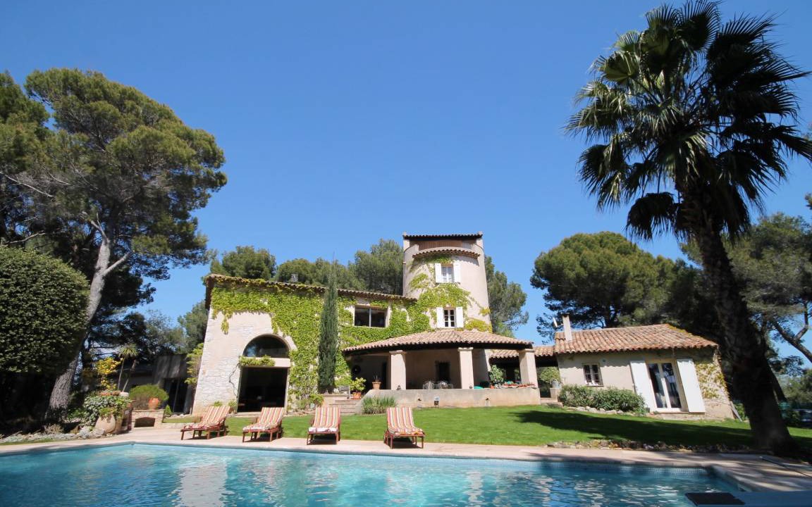 Cannes Villa | 300 m² Villa ∙ 4 bedrooms ∙ 8 guests