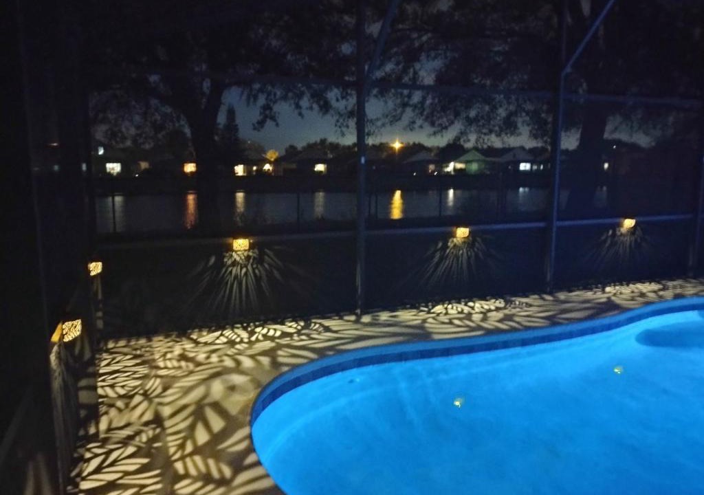 Sunrise Lakes House | 3000sf fenced waterfront private pool villa 15 minutes from Disney!