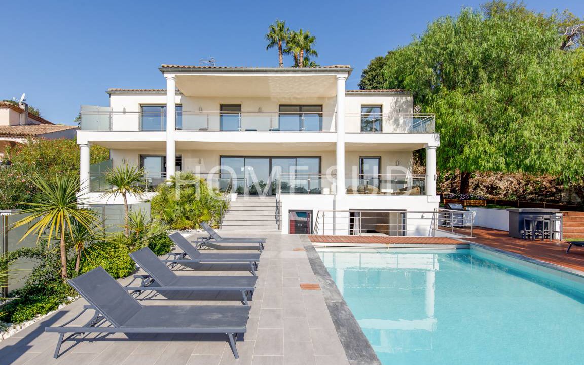 Antibes Villa | 335 m² Villa ∙ 6 bedrooms ∙ 12 guests