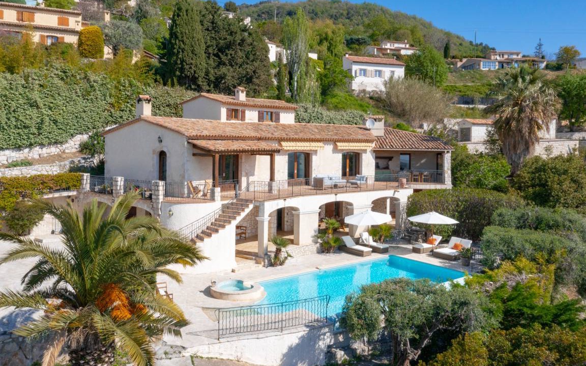 Tourrettes-sur-Loup Villa | 350 m² Villa ∙ 5 bedrooms ∙ 10 guests