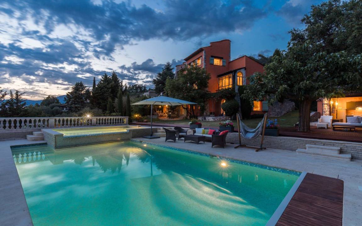 Mouans-Sartoux Villa | 350 m² Villa ∙ 9 bedrooms ∙ 18 guests