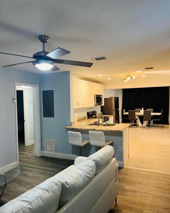 Pine Hills House | 3bdrm modern entertainment home