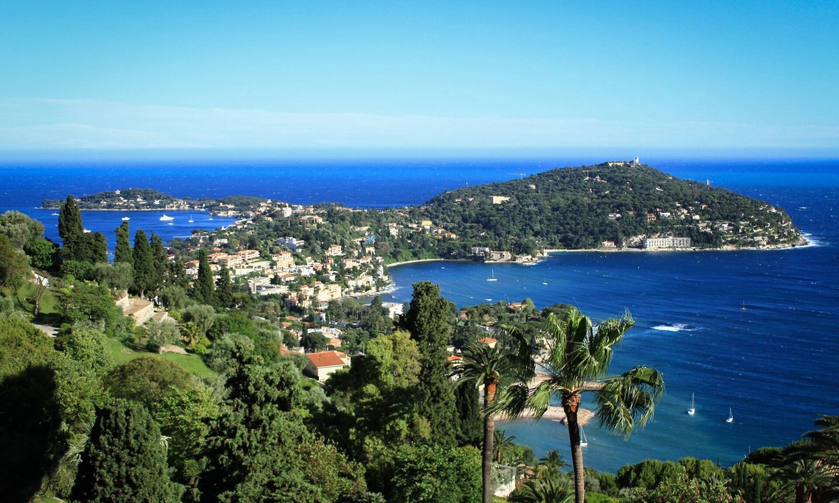 Cap-Ferrat Villa | 4 Bedroom Villa with infinity pool and private garden. Pet Friendly!