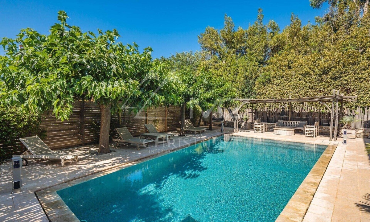 Saint-Tropez House | 4 bedroom house w/airco, 2 parking spaces, pool, 7 min walk to Place des Lices