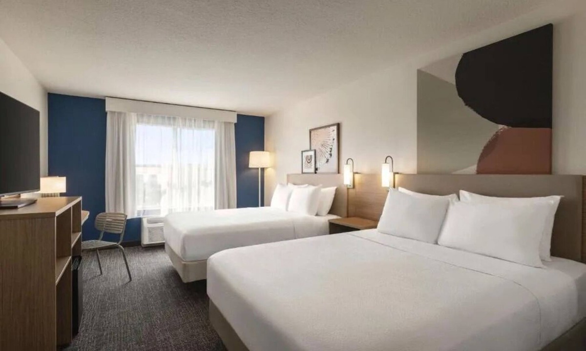 Southwest Orlando Hostel | 4 Relaxing Rooms Perfect for Your Orlando Adventure – Free Breakfast & Pool