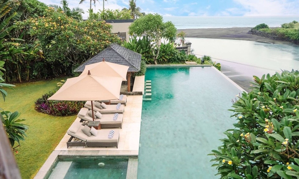Beraban Villa | 4BR-Beachfront Villa in Cemagi with Ocean Views