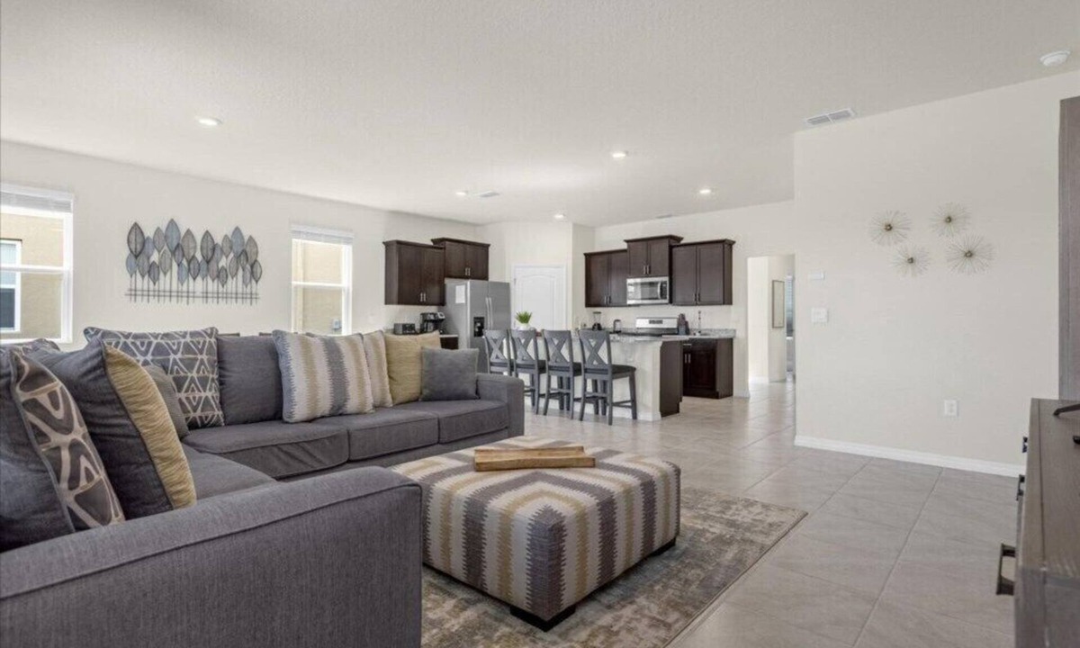 Sunridge Woods House | 6 Bedroom/5.5 Bathroom/Solterra (7664 OL)