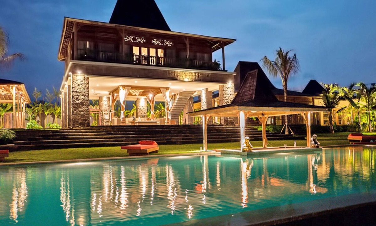 East Selemadeg Villa | 6 Bedroom Luxury Villas, 28-metre-long private swimming pool