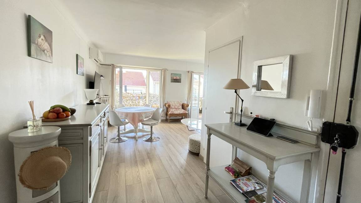 Prado - Republique Apartment | 60 m² Apartment ∙ 2 bedrooms ∙ 4 guests