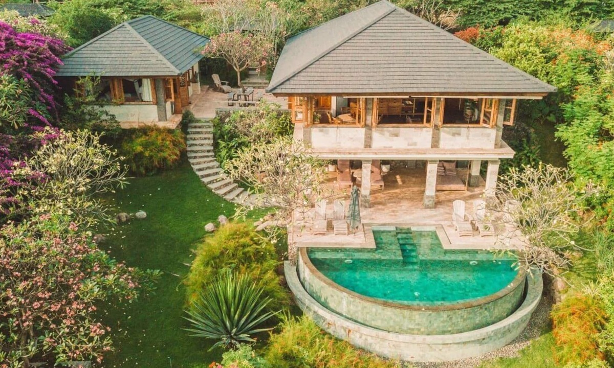 Pemuteran Villa | 70 Km far Views over The Barat National Park and volcanos on Java. Super diving