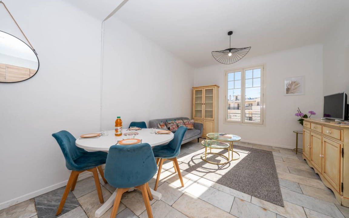 Carnot Apartment | 85 m² Apartment ∙ 3 bedrooms ∙ 6 guests