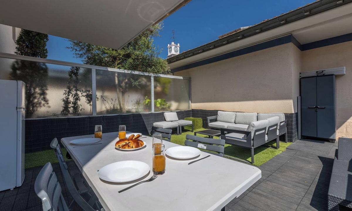 Prado - Republique Apartment | A quiet place with terrace in the heart of Cannes
