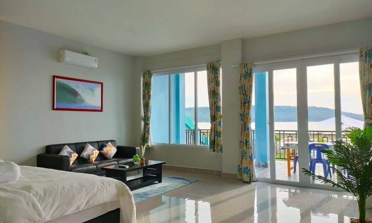 Bawomataluo Resort | Affordable luxury Deluxe oceanfront suite