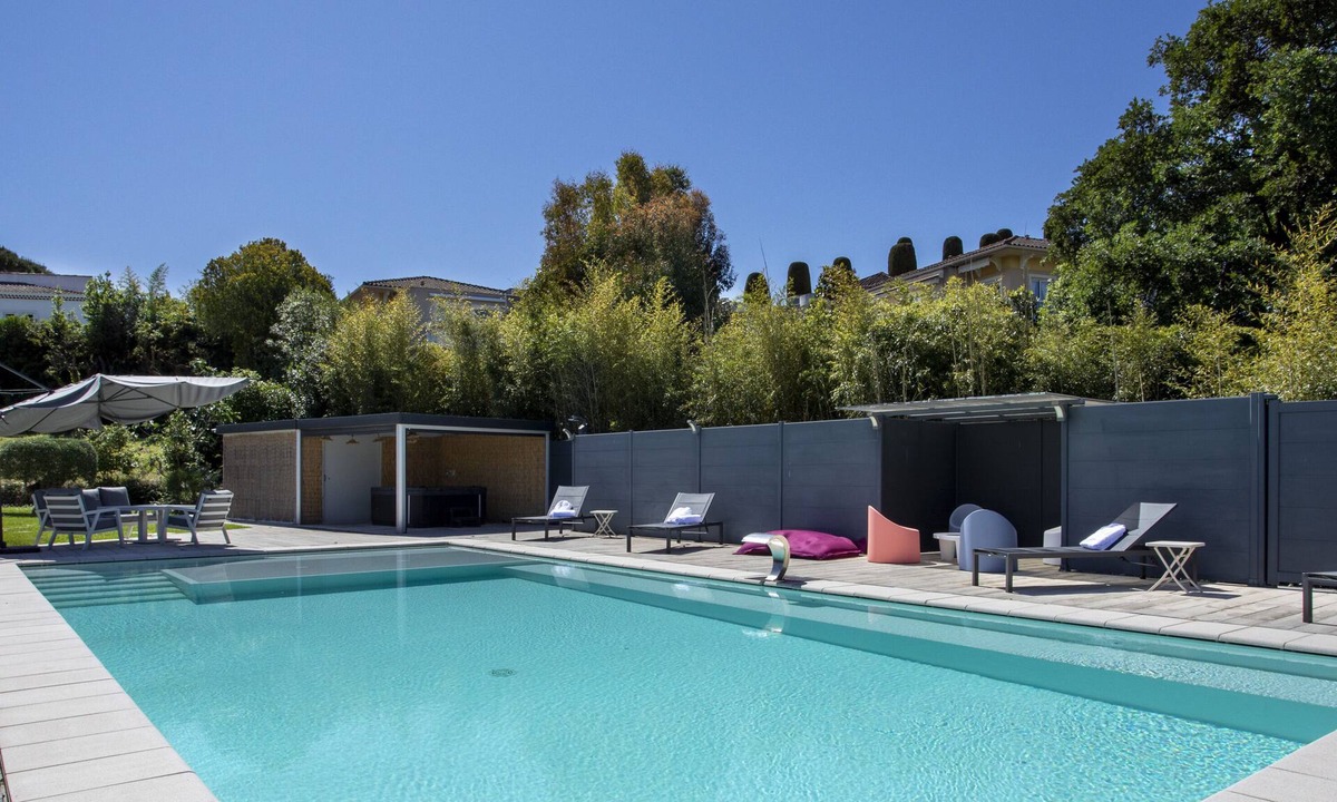 Mandelieu-La-Napoule Villa | Air-conditioned villa with pool and garden