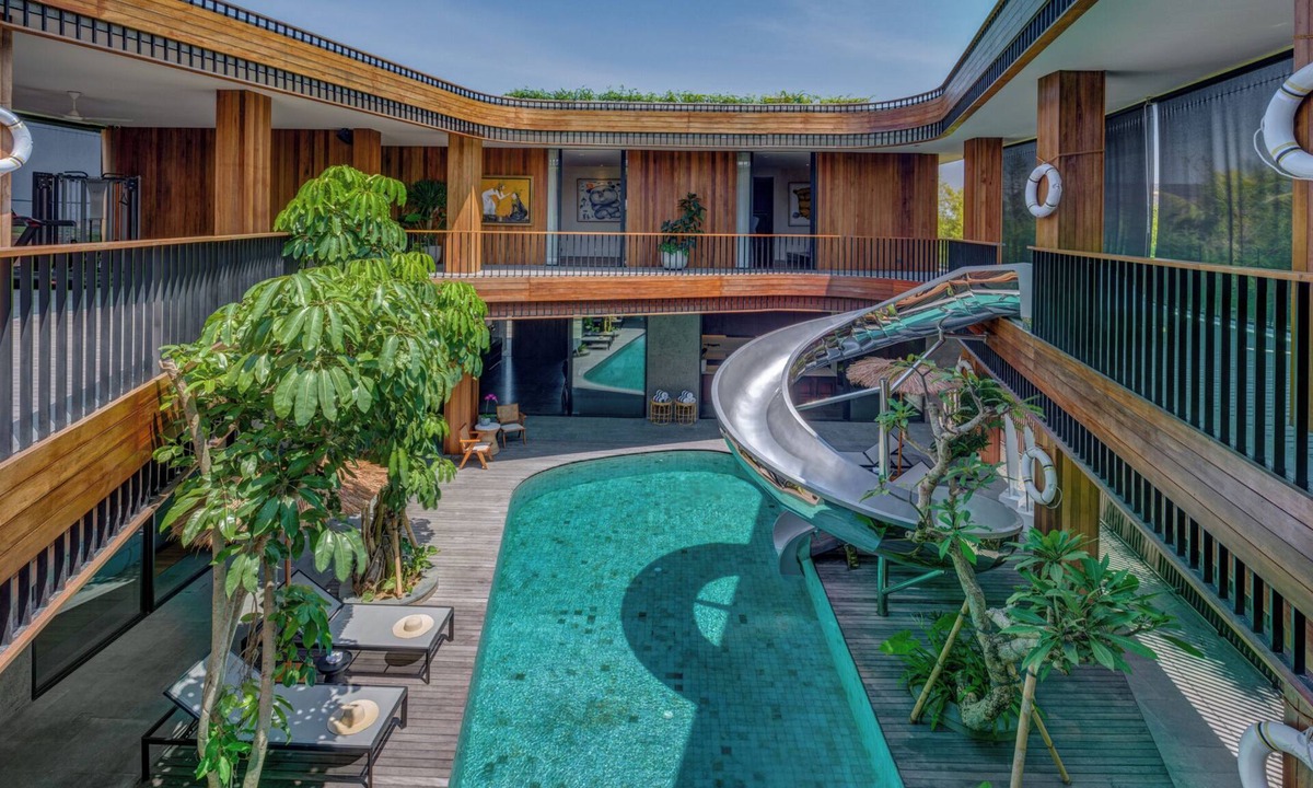 Pererenan Villa | Akashi Residence | 6BR Luxe Villa Pool Slide