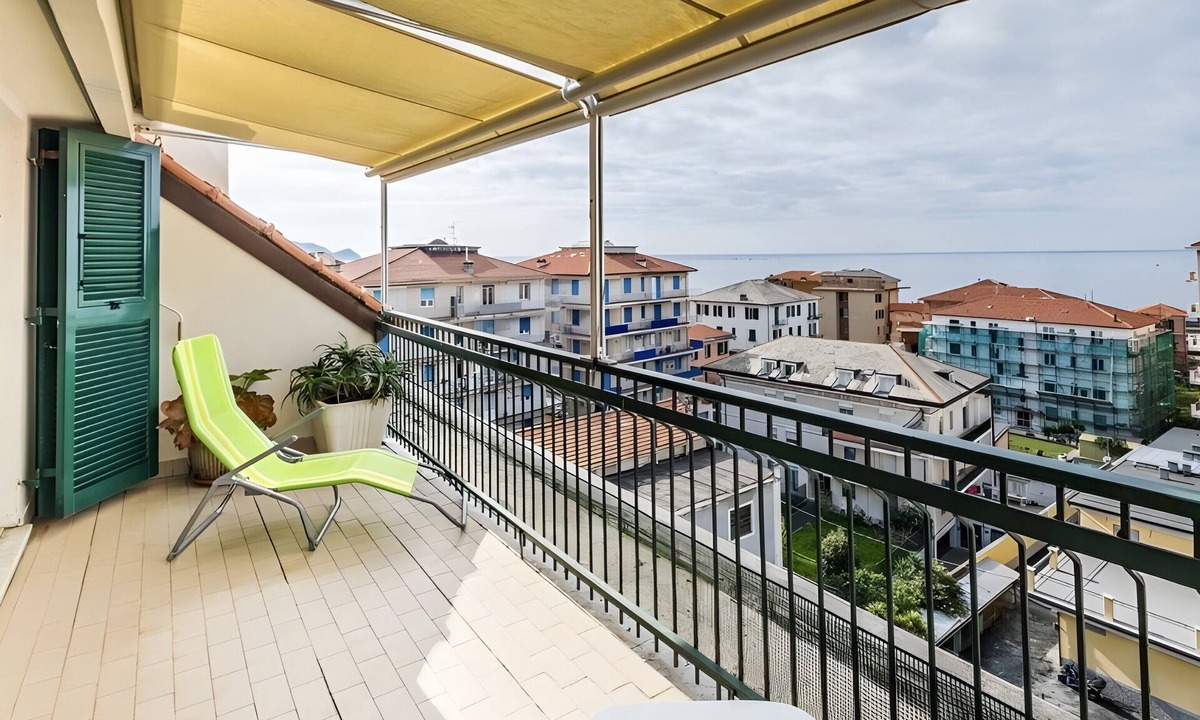 Rezza Apartment | Alda's Home: Sea View Retreat